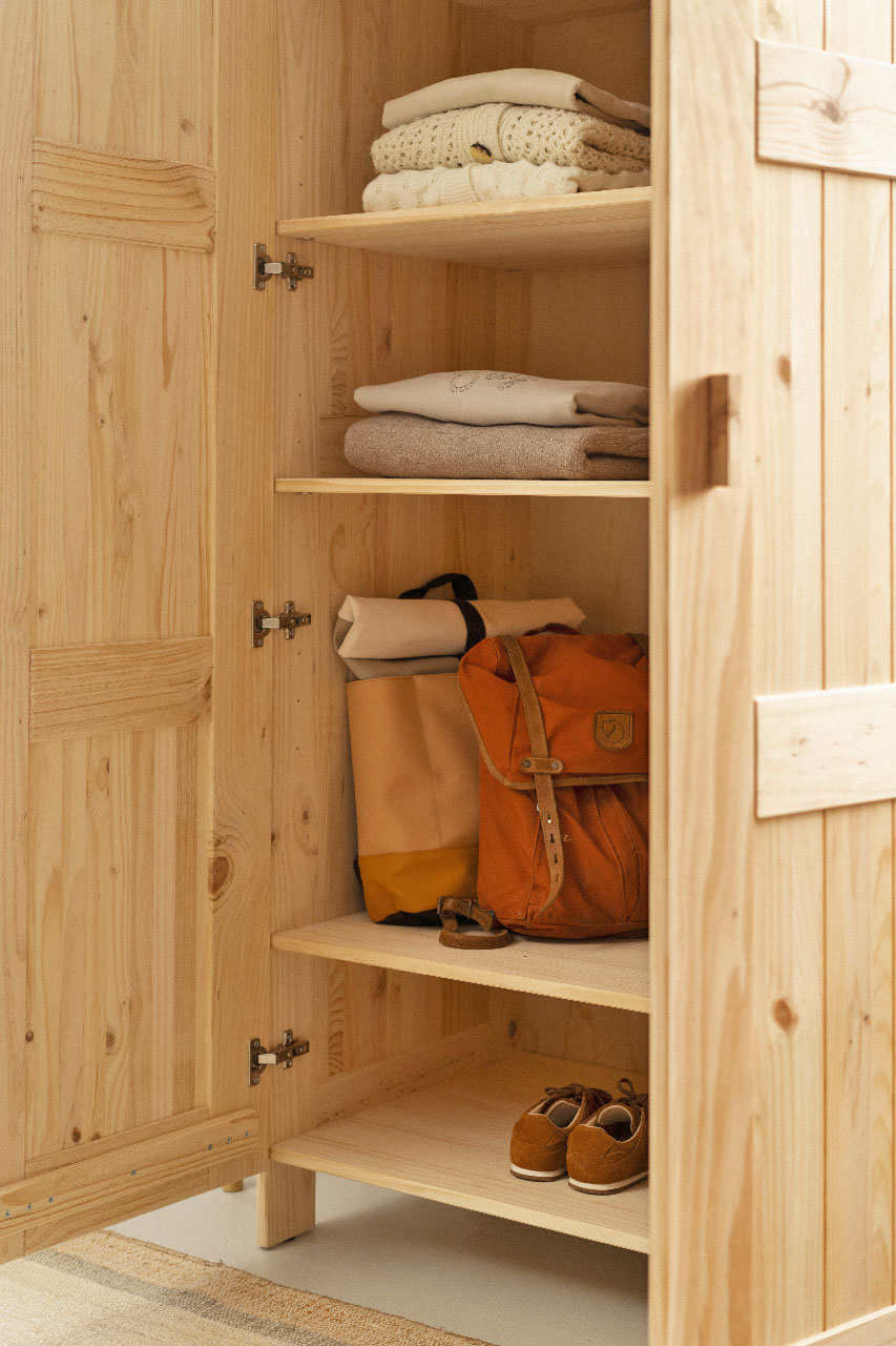 Imagen de ambiente 4 para:Armario de madera natural